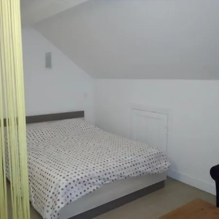 Chalet Chambon-sur-lac, 9 Pieces, 14 Personnes - Fr-1-395-30 شاليه *