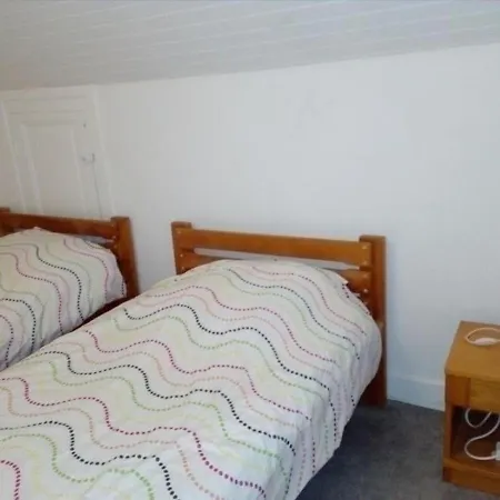 Chalet Chambon-sur-lac, 9 Pieces, 14 Personnes - Fr-1-395-30 شاليه *