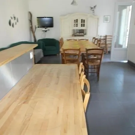 Chalet Chambon-sur-lac, 9 Pieces, 14 Personnes - Fr-1-395-30